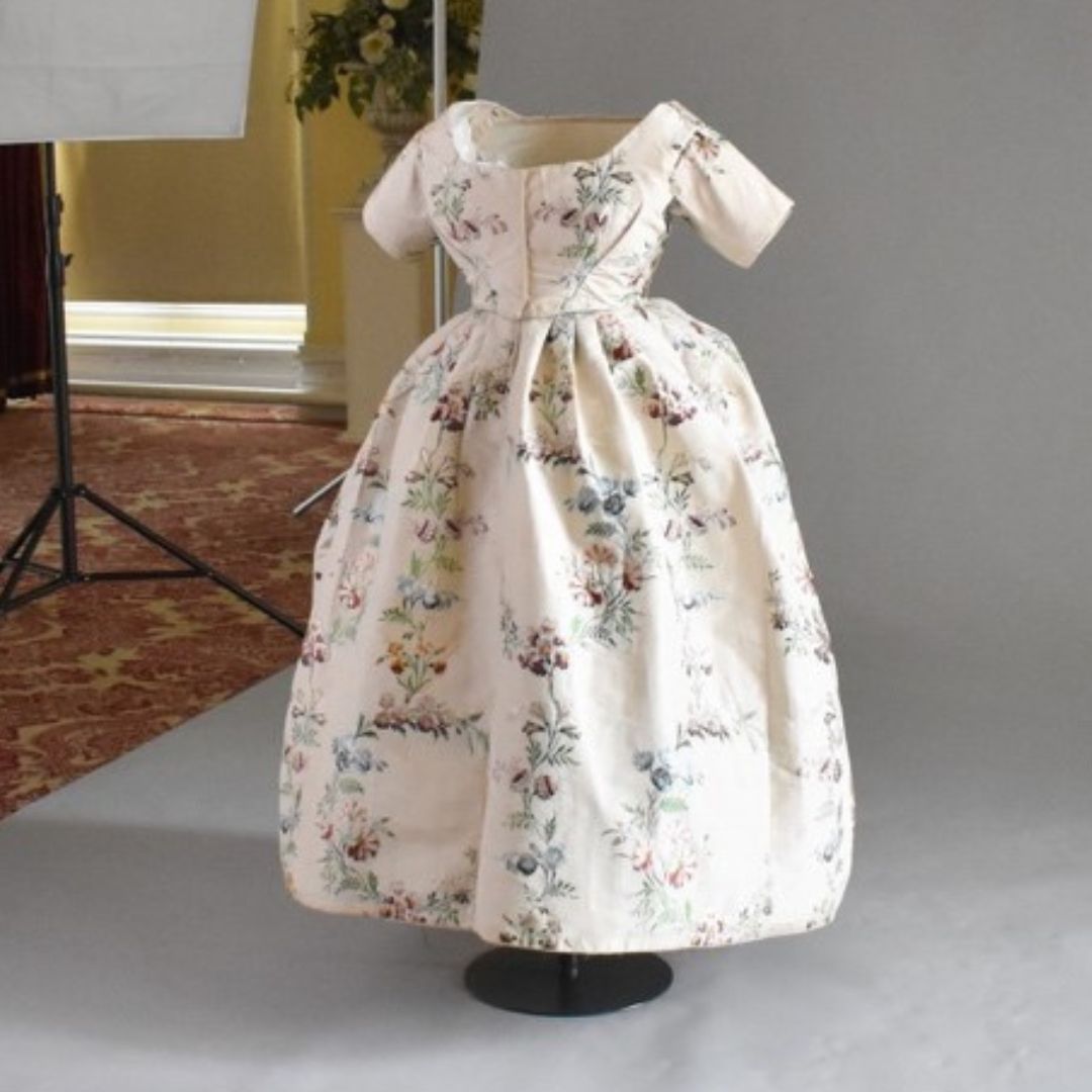 Displaying Textiles: Mounting historic dress from the Tullie House ...