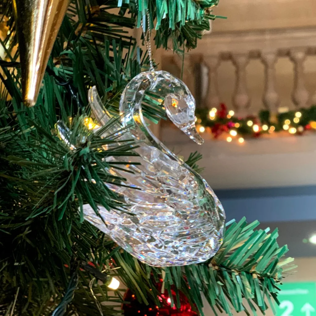 Image of a Christmas decoration in the shape of swan