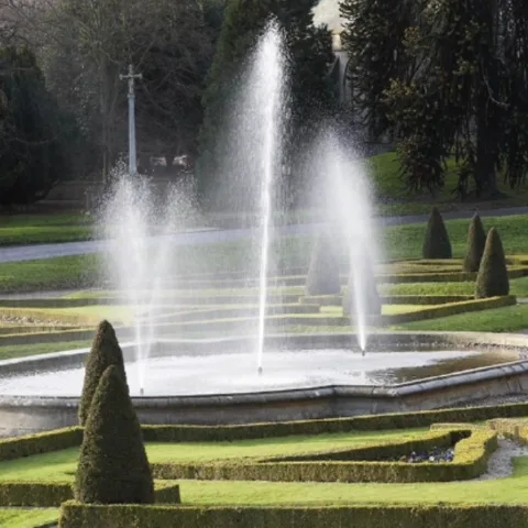 Image of the fountain in the Museum gardens
