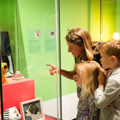 A woman pointing towards a ceramic in Pippa Hale: Pet Project with two young children