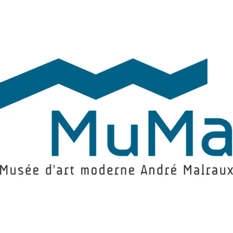 Logo for MuMa, Musée d’art moderne André Malraux. The design features a teal geometric shape resembling two connected zigzag peaks above the bold text “MuMa.” Below, in smaller letters, is the phrase “Musée d’art moderne André Malraux” in a clean sans-serif font.